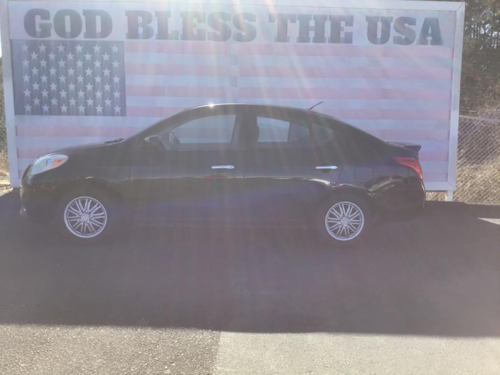 2014 Nissan Versa Sedan SV